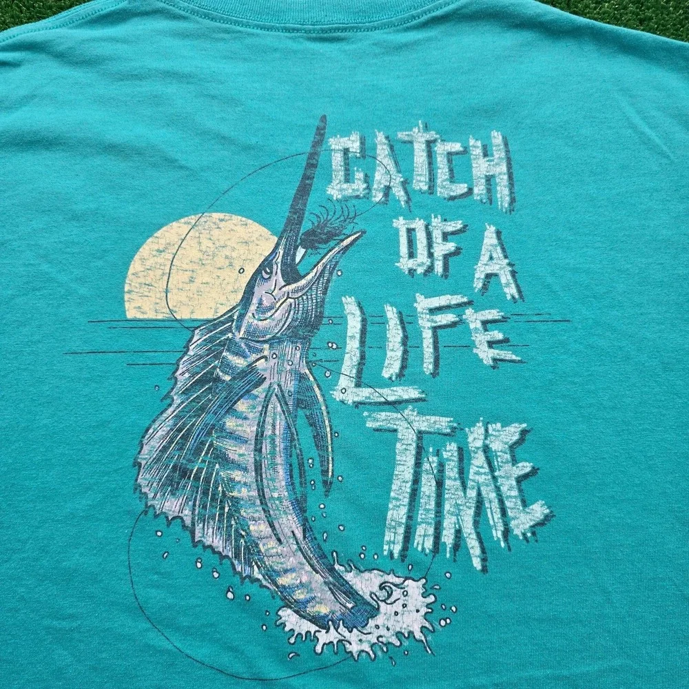 Magellan Outdoors Catch of a‎ Life Time Tshirt Mens 2XL Green Teal Graphic Fish